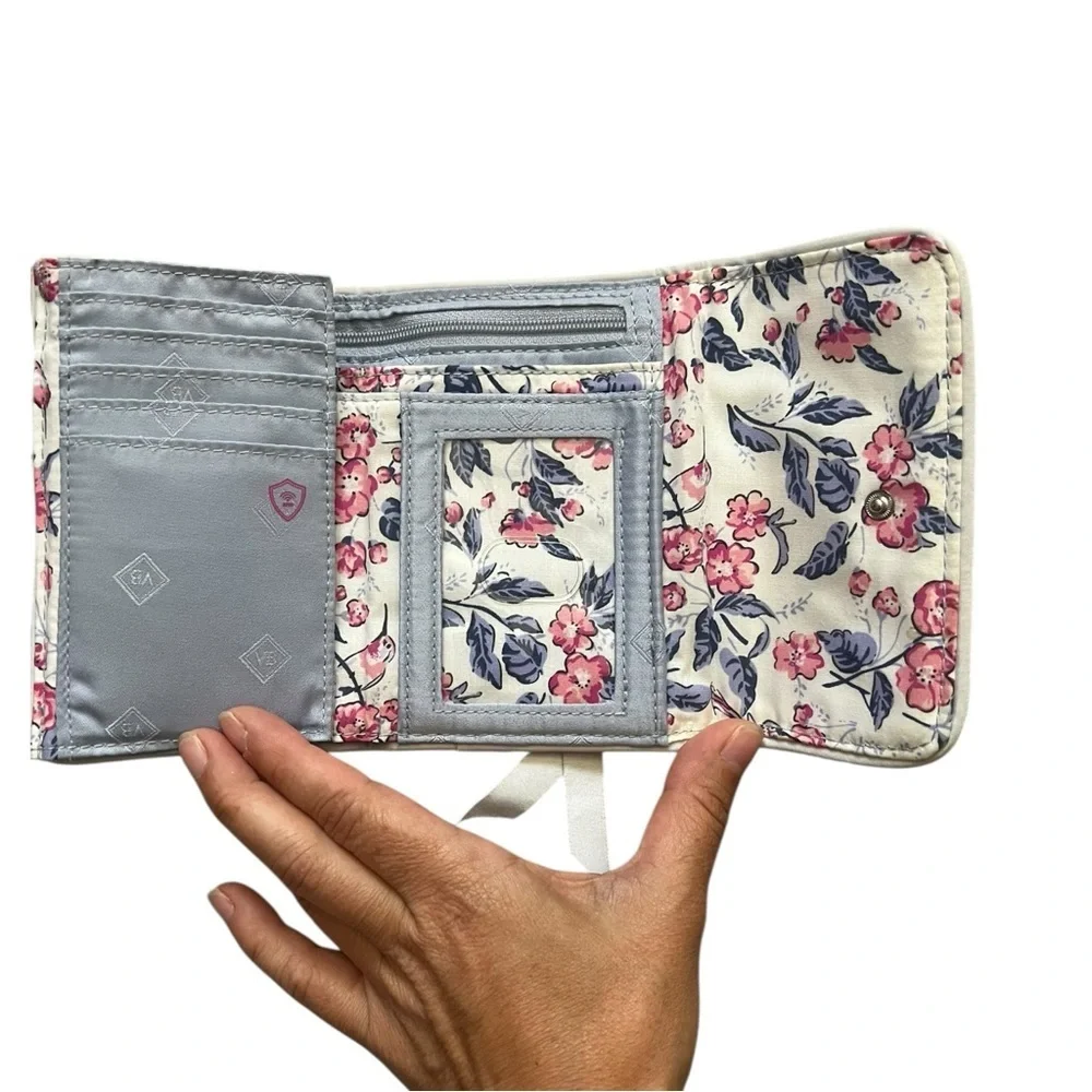 Vera Bradley Floral Quilted Women's Wallet - Pink and White EUC